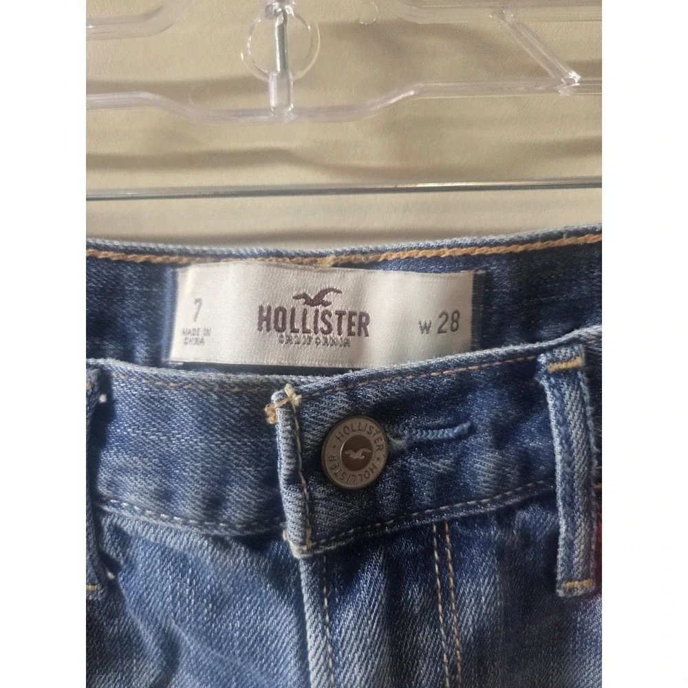 Hollister Juniors' Sz 7/28 W Distressed Denim Short-Shorts Embroiderd Pockets - Picture 3 of 4